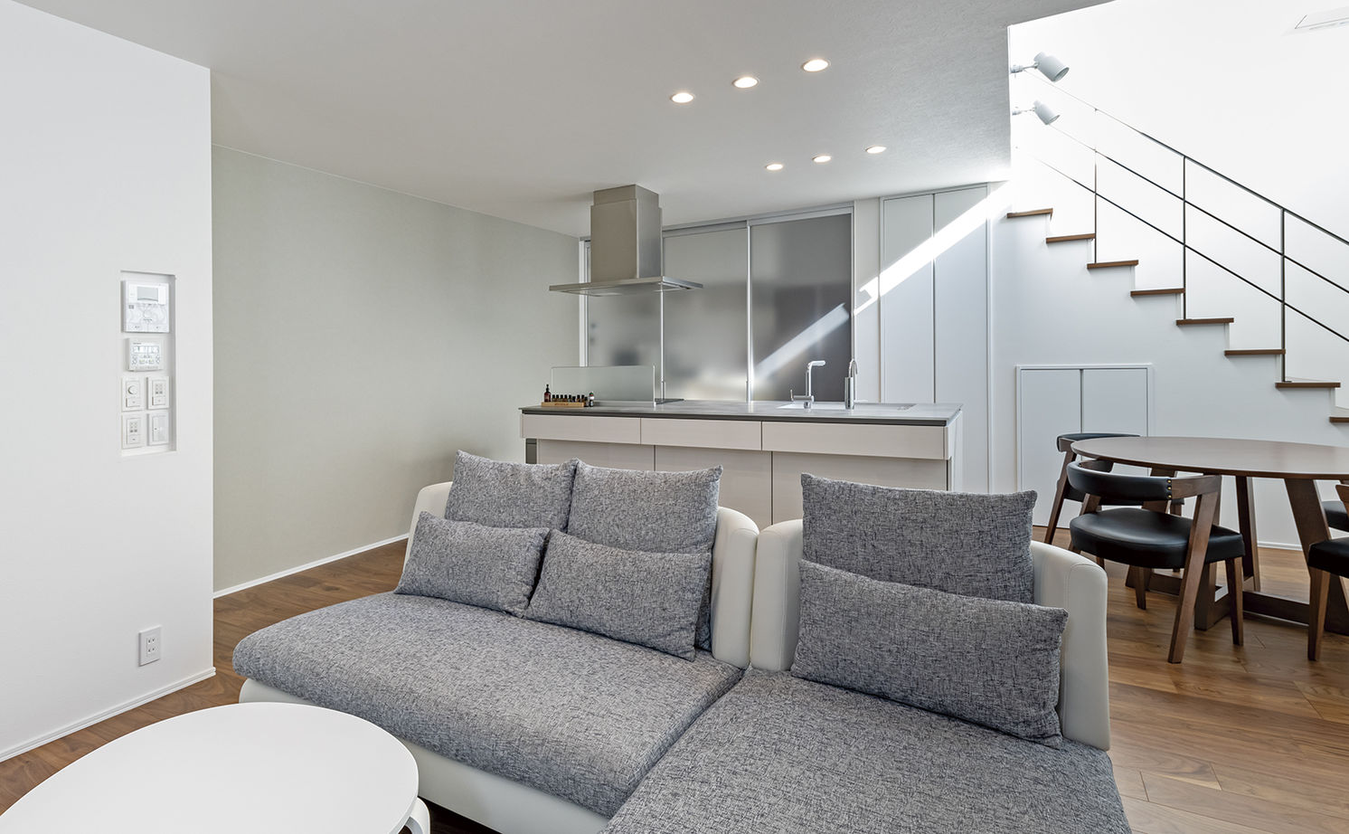 アールギャラリー(アールプランナー) 【2000万円台/40坪/間取り図有】設計士と描く、吹抜けダイニング×ピットリビングの明るい家の建築実例画像3