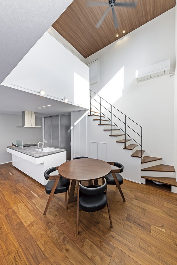 アールギャラリー(アールプランナー) 【2000万円台/40坪/間取り図有】設計士と描く、吹抜けダイニング×ピットリビングの明るい家の建築実例画像5