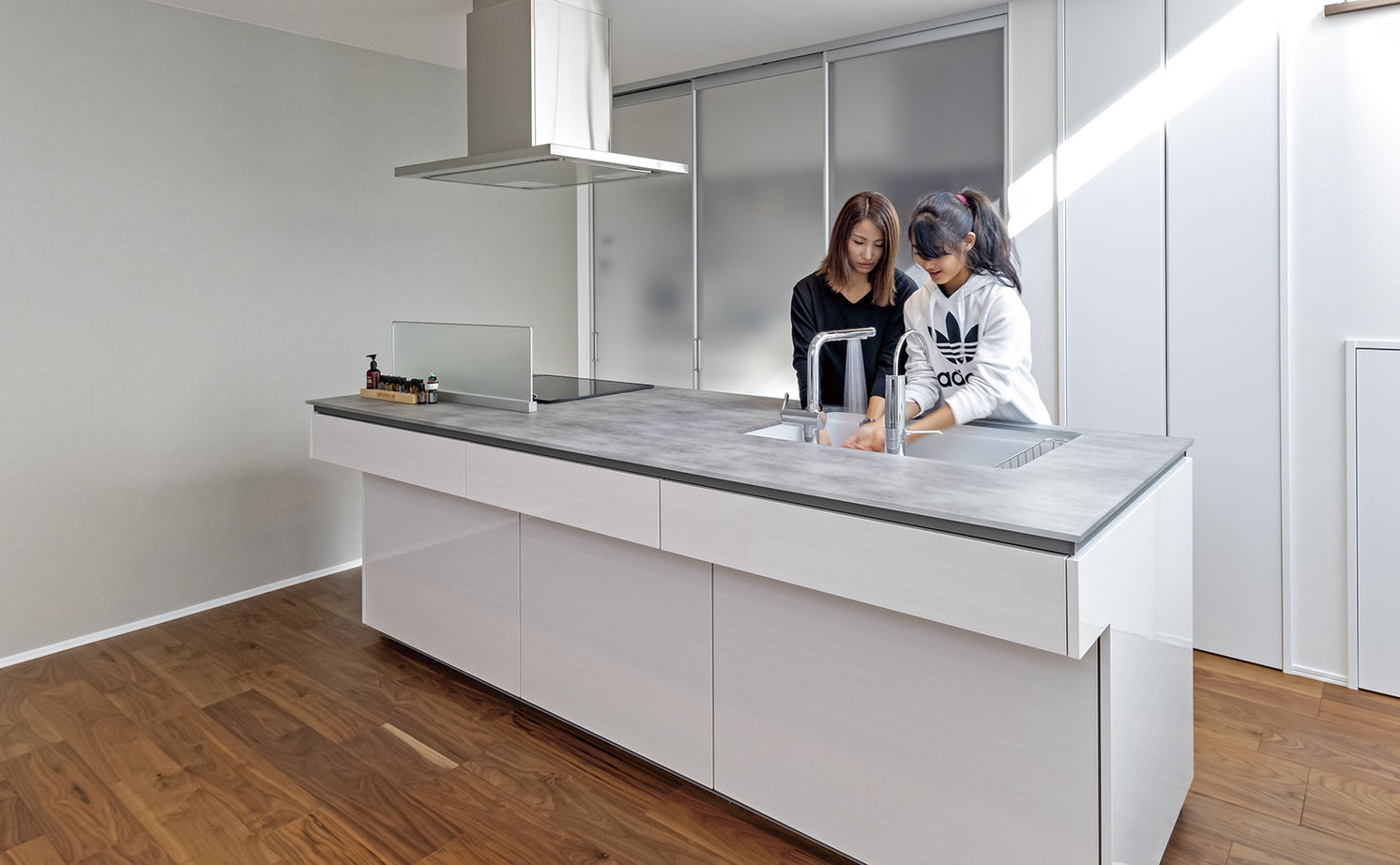 アールギャラリー(アールプランナー) 【2000万円台/40坪/間取り図有】設計士と描く、吹抜けダイニング×ピットリビングの明るい家の建築実例画像6