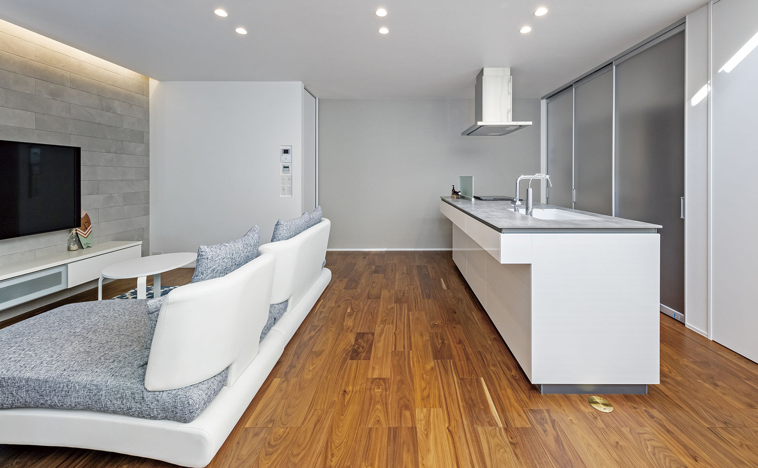 アールギャラリー(アールプランナー) 【2000万円台/40坪/間取り図有】設計士と描く、吹抜けダイニング×ピットリビングの明るい家の建築実例画像7