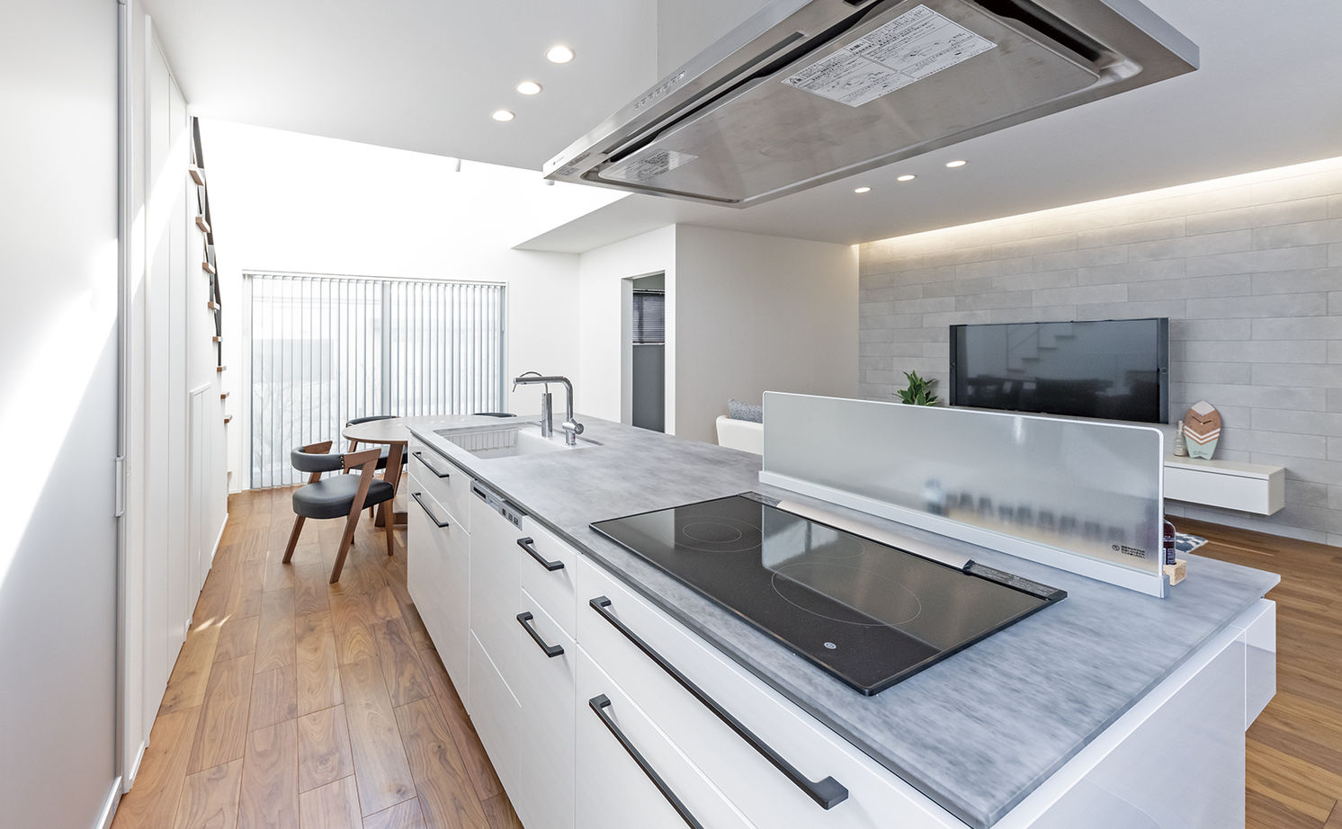 アールギャラリー(アールプランナー) 【2000万円台/40坪/間取り図有】設計士と描く、吹抜けダイニング×ピットリビングの明るい家の建築実例画像9