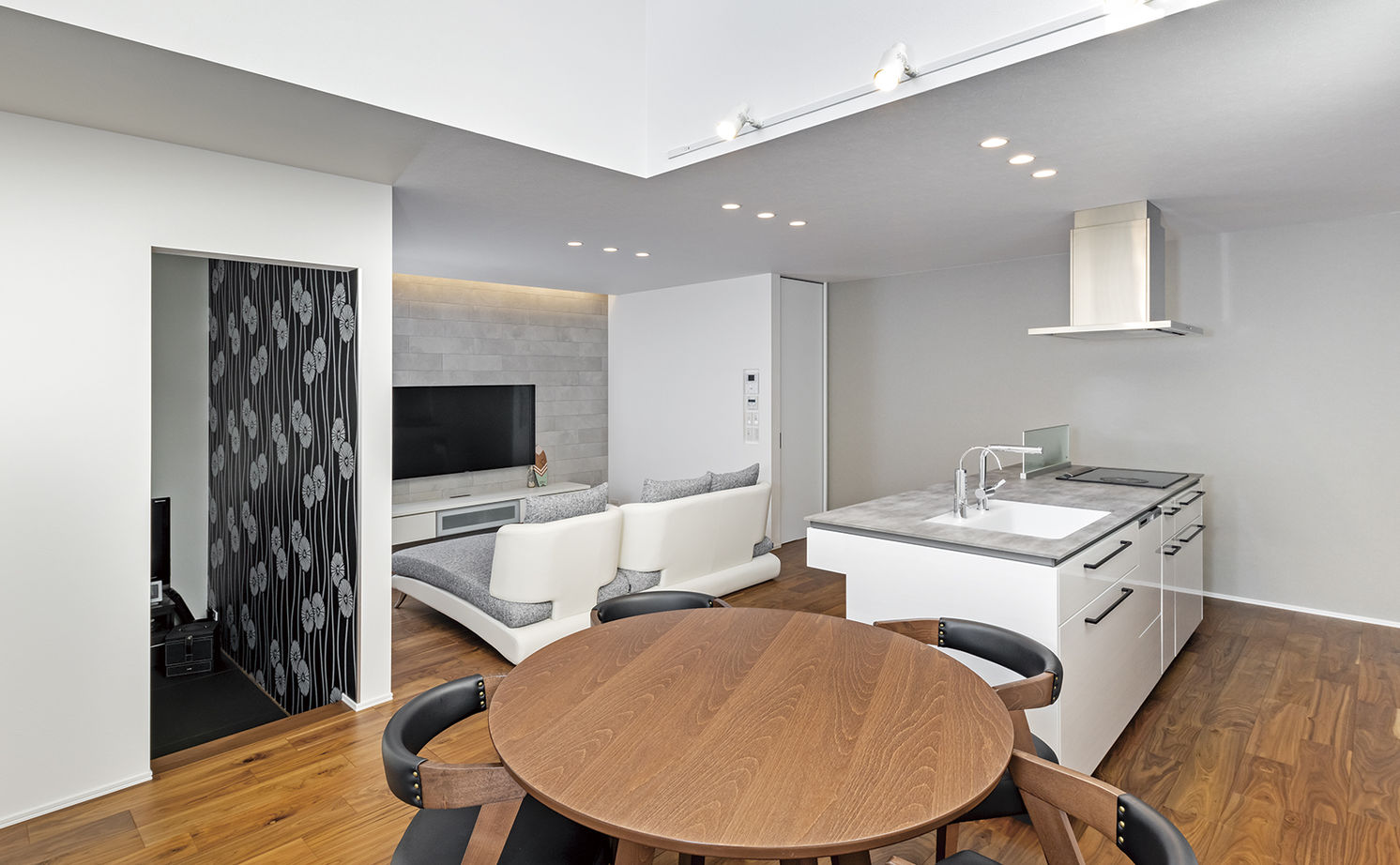 アールギャラリー(アールプランナー) 【2000万円台/40坪/間取り図有】設計士と描く、吹抜けダイニング×ピットリビングの明るい家の建築実例画像10