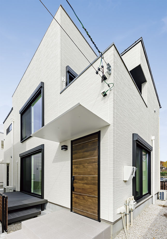 アールギャラリー(アールプランナー) 【2000万円台/30坪/旗竿地/間取り図】狭小地でつくる吹抜けと回廊、土間。壁をなくした玄関で開放的な家にの建築実例画像2