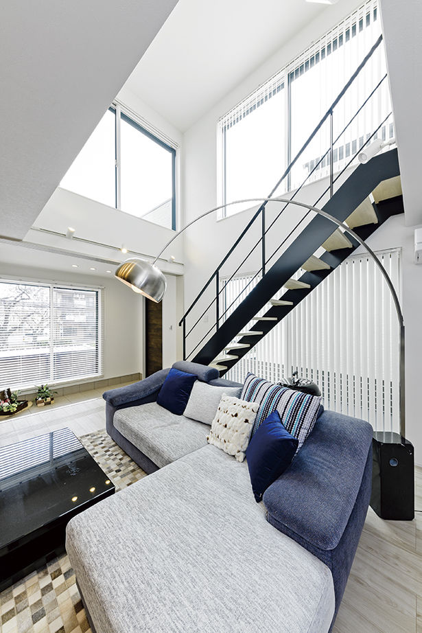 アールギャラリー(アールプランナー) 【2000万円台/30坪/旗竿地/間取り図】狭小地でつくる吹抜けと回廊、土間。壁をなくした玄関で開放的な家にの建築実例画像4