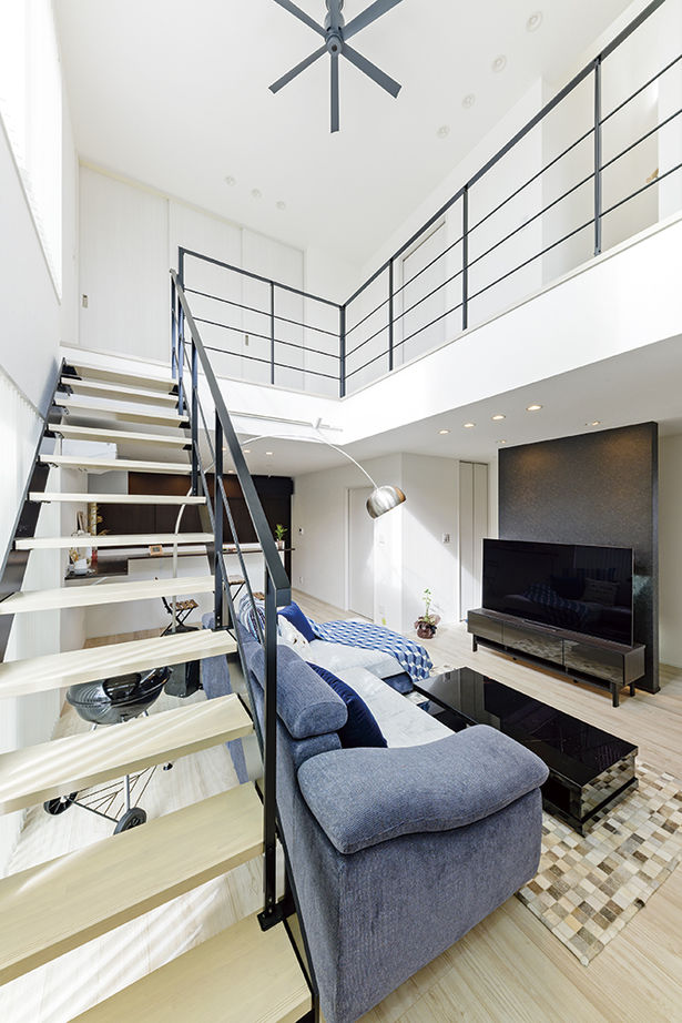 アールギャラリー(アールプランナー) 【2000万円台/30坪/旗竿地/間取り図】狭小地でつくる吹抜けと回廊、土間。壁をなくした玄関で開放的な家にの建築実例画像5