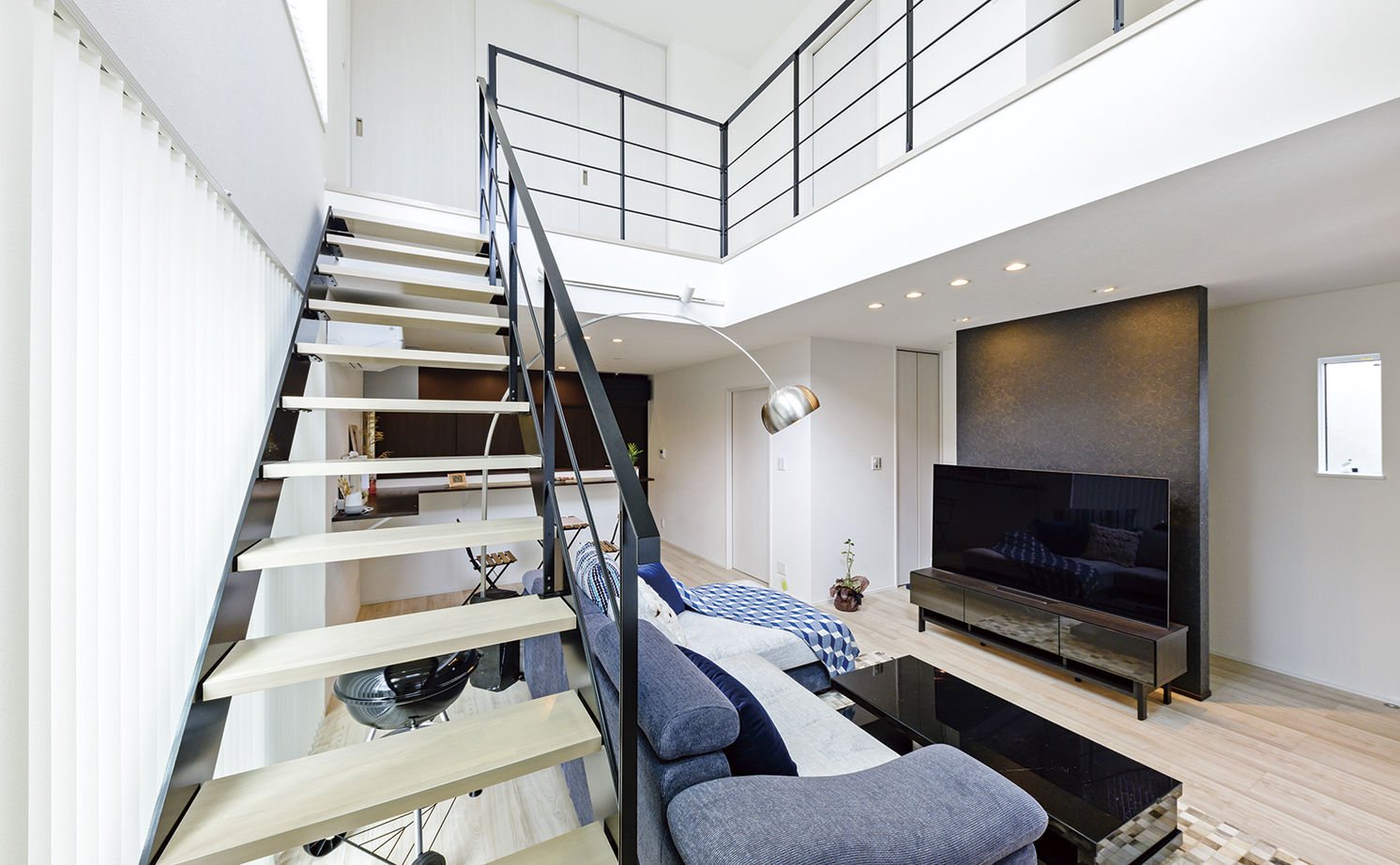 アールギャラリー(アールプランナー) 【2000万円台/30坪/旗竿地/間取り図】狭小地でつくる吹抜けと回廊、土間。壁をなくした玄関で開放的な家にの建築実例画像13