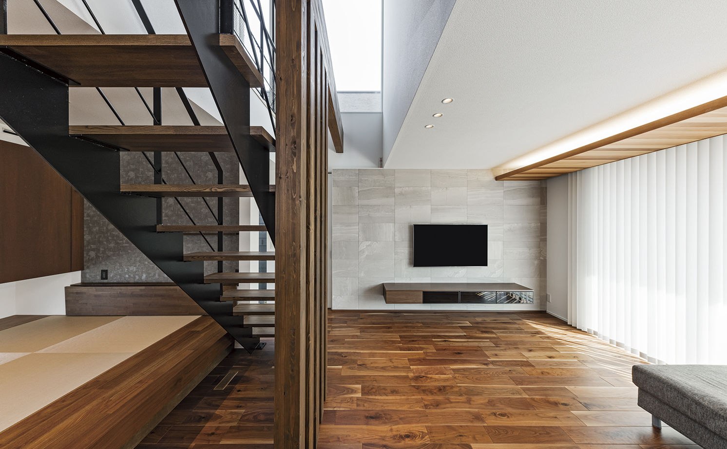 アールギャラリー(アールプランナー) 【3000万円台/40坪台/間取り有】塗り壁×吹き抜け×全館空調。「開け放つ暮らし」を楽しむ家の建築実例画像2