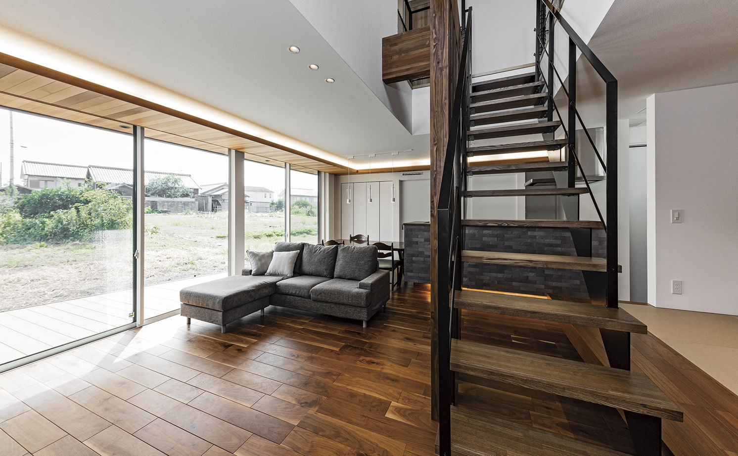 アールギャラリー(アールプランナー) 【3000万円台/40坪台/間取り有】塗り壁×吹き抜け×全館空調。「開け放つ暮らし」を楽しむ家の建築実例画像5