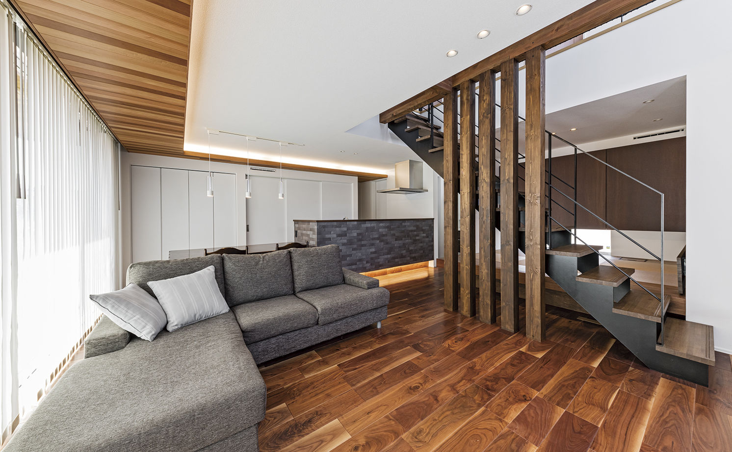 アールギャラリー(アールプランナー) 【3000万円台/40坪台/間取り有】塗り壁×吹き抜け×全館空調。「開け放つ暮らし」を楽しむ家の建築実例画像9