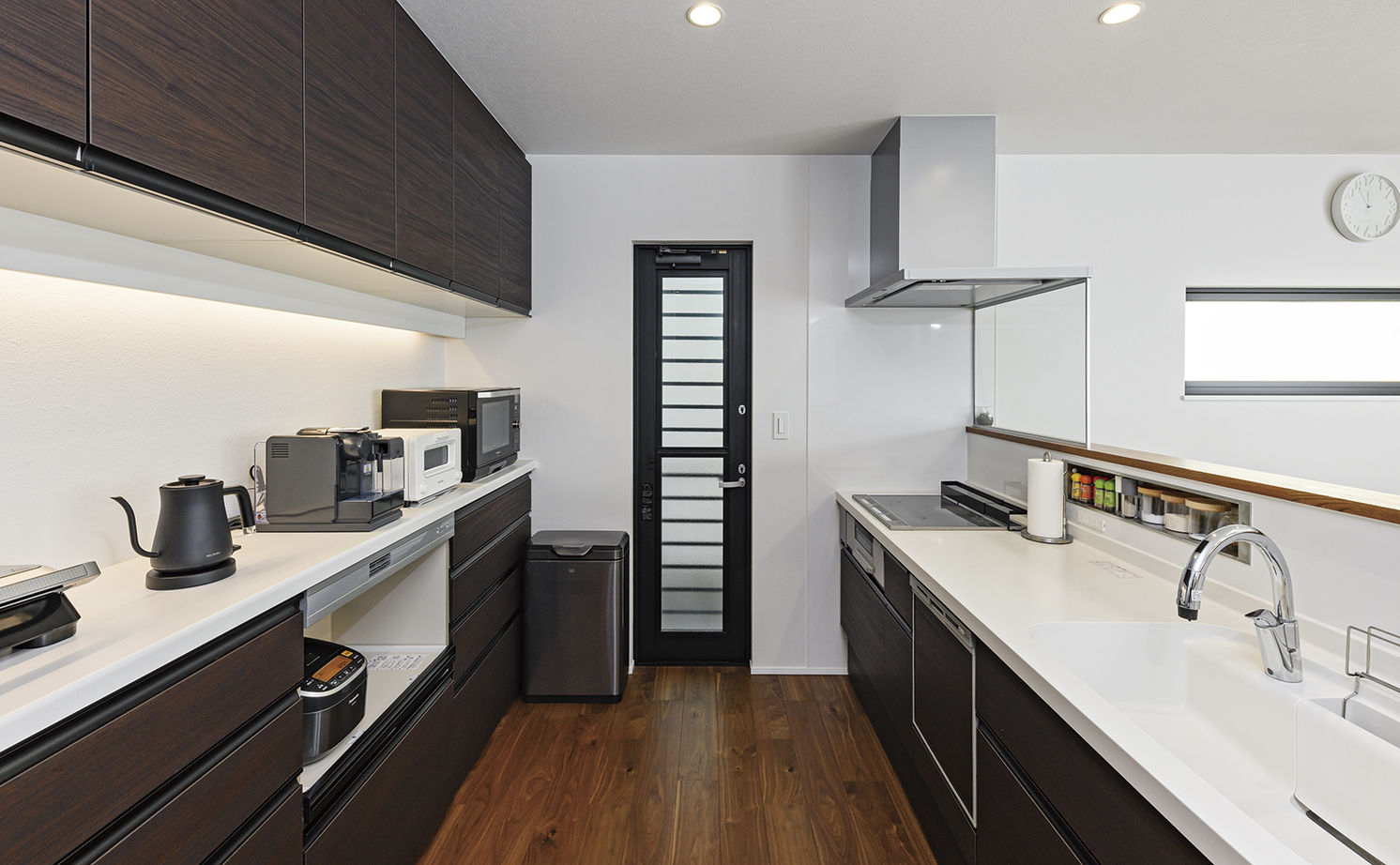 アールギャラリー(アールプランナー) 【2000万円台/30坪台/間取り有】立地と吹き抜けの開放感で晴れの日が待ち遠しい、シンプルモダンな家の建築実例画像8