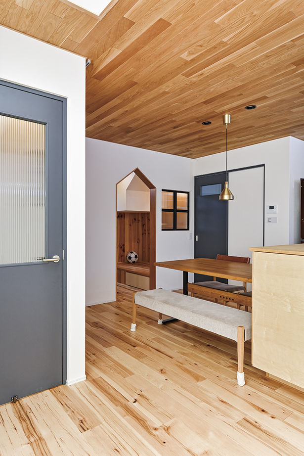 アールギャラリー(アールプランナー) 【2000万円台/30坪台/間取り有】こだわりの素材で魅せる。吹抜けや書斎を備える非日常空間を味わう家の建築実例画像9