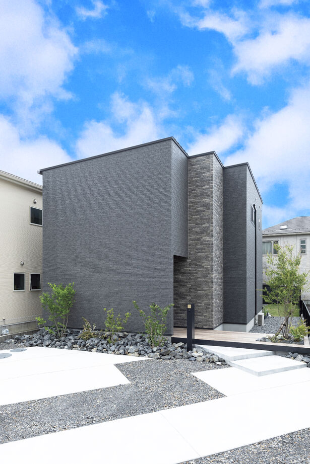 アールギャラリー(アールプランナー) 【2000万円台／30坪台／間取り有】吹抜けとピットリビングで生まれる開放感。外に閉じて、内に開放する家の建築実例画像1