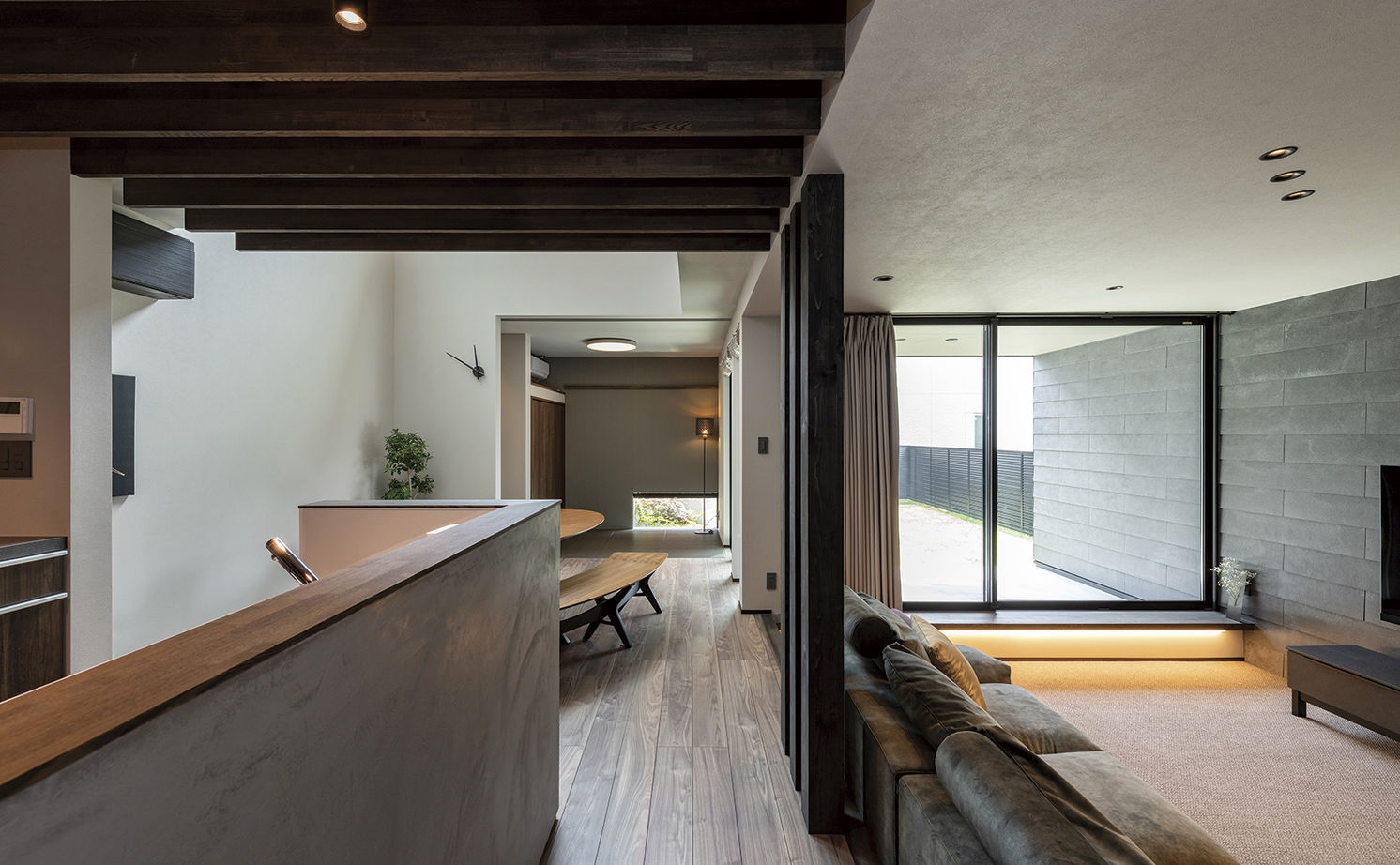 アールギャラリー(アールプランナー) 【2000万円台／30坪台／間取り有】吹抜けとピットリビングで生まれる開放感。外に閉じて、内に開放する家の建築実例画像2