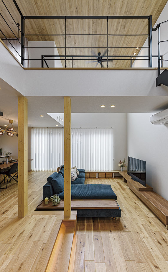 アールギャラリー(アールプランナー) 【2000万円台/40坪台/間取り有】吹抜けリビングに架かる、橋のような回廊。開放的な空間と、遊び心のある家の建築実例画像2