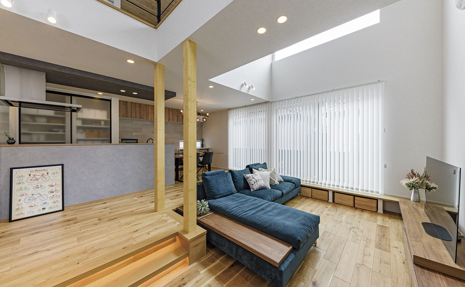 アールギャラリー(アールプランナー) 【2000万円台/40坪台/間取り有】吹抜けリビングに架かる、橋のような回廊。開放的な空間と、遊び心のある家の建築実例画像3