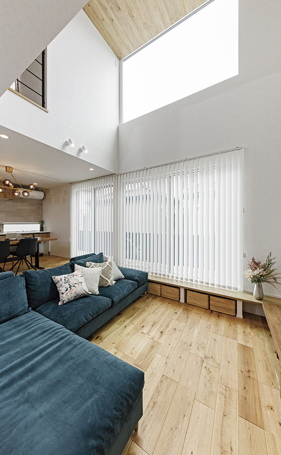 アールギャラリー(アールプランナー) 【2000万円台/40坪台/間取り有】吹抜けリビングに架かる、橋のような回廊。開放的な空間と、遊び心のある家の建築実例画像4