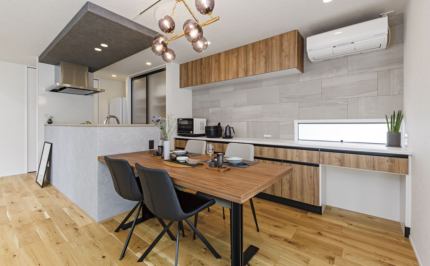 アールギャラリー(アールプランナー) 【2000万円台/40坪台/間取り有】吹抜けリビングに架かる、橋のような回廊。開放的な空間と、遊び心のある家の建築実例画像8