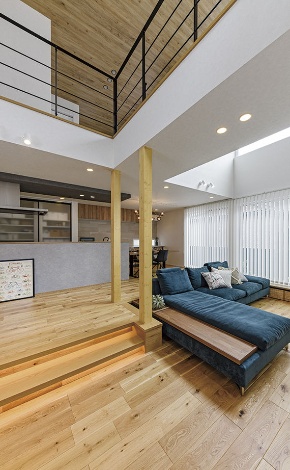 アールギャラリー(アールプランナー) 【2000万円台/40坪台/間取り有】吹抜けリビングに架かる、橋のような回廊。開放的な空間と、遊び心のある家の建築実例画像17