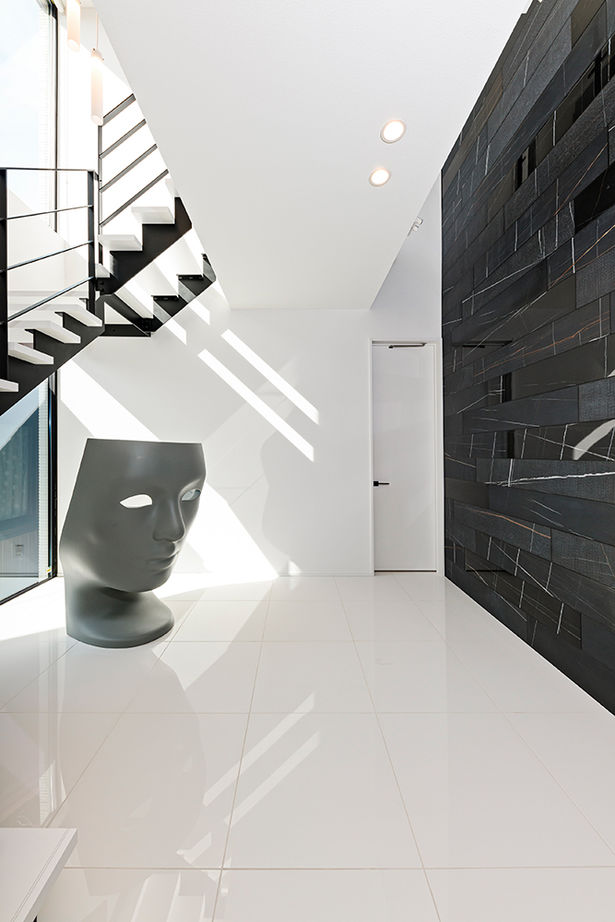 アールギャラリー(アールプランナー) 【ハイグレード／60坪／間取り有】鉄骨階段から回廊を渡り2階LDKへ。家時間が充実する、寛ぎのリゾート空間の建築実例画像5