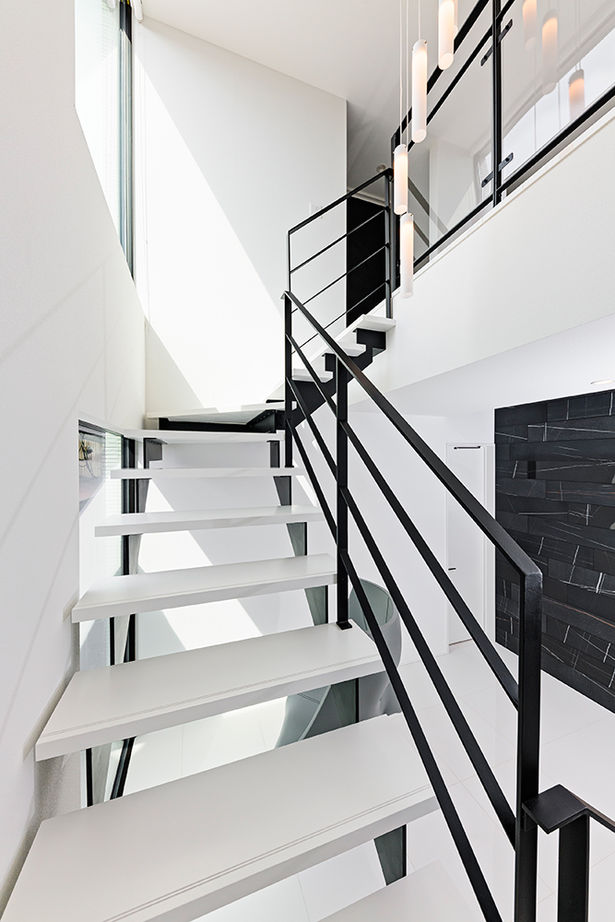 アールギャラリー(アールプランナー) 【ハイグレード／60坪／間取り有】鉄骨階段から回廊を渡り2階LDKへ。家時間が充実する、寛ぎのリゾート空間の建築実例画像6