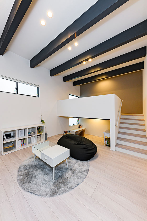 アールギャラリー(アールプランナー) 【ハイグレード／60坪／間取り有】鉄骨階段から回廊を渡り2階LDKへ。家時間が充実する、寛ぎのリゾート空間の建築実例画像15