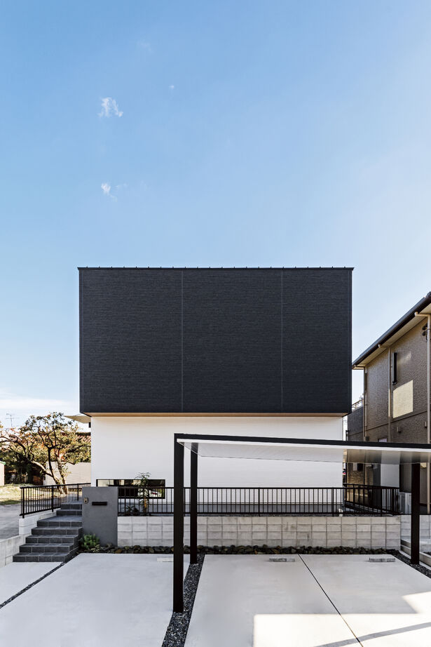 アールギャラリー(アールプランナー) 【2000万円台/30坪台/間取り有】吹抜けリビングと中庭のある暮らし。外を閉じて、内に開放する家の建築実例画像1