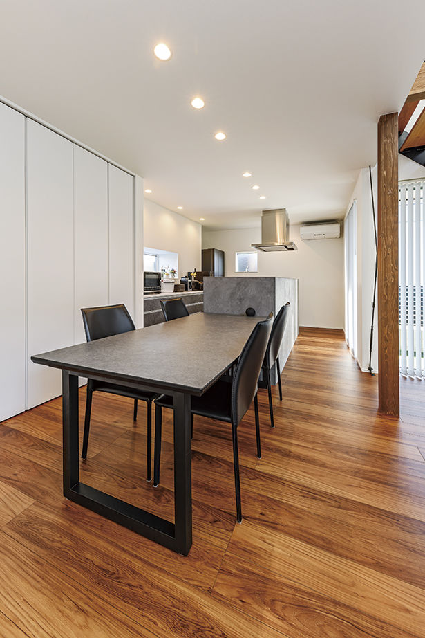 アールギャラリー(アールプランナー) 【2000万円台/30坪台/間取り有】吹抜けリビングと中庭のある暮らし。外を閉じて、内に開放する家の建築実例画像9