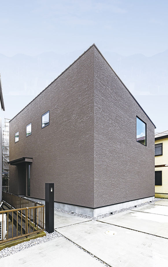 アールギャラリー(アールプランナー) 【2000万円台/30坪台/間取り有】モダンクラシックな塗り壁の外観。吹抜けとのギャップを楽しむ家の建築実例画像1