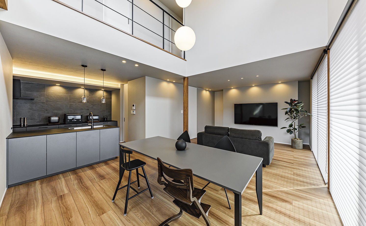 アールギャラリー(アールプランナー) 【2000万円台/30坪台/間取り有】モダンクラシックな塗り壁の外観。吹抜けとのギャップを楽しむ家の建築実例画像3