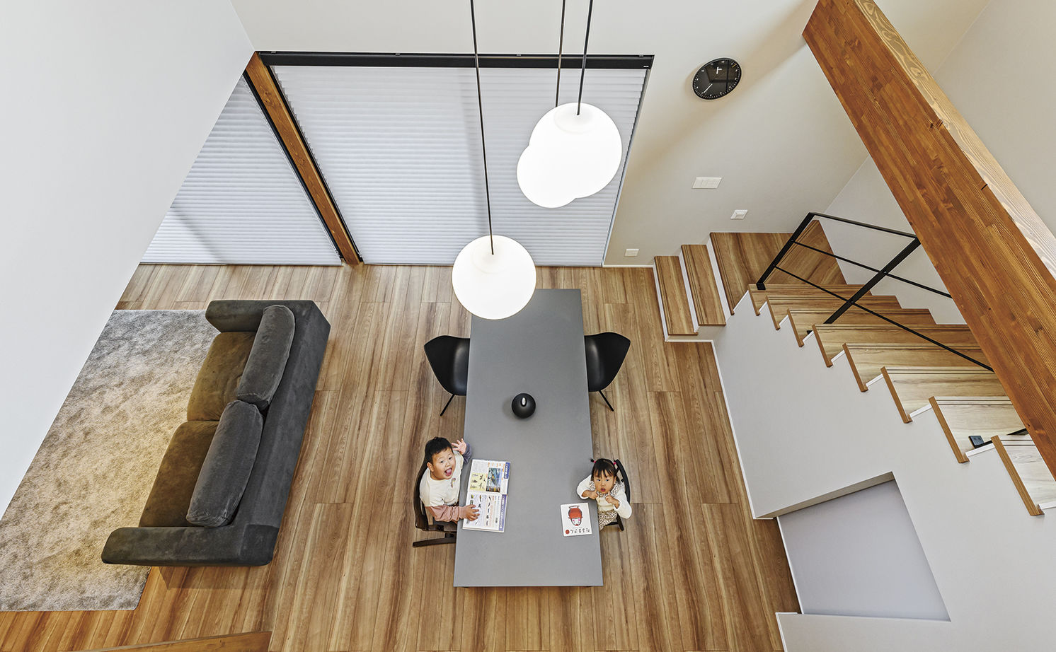 アールギャラリー(アールプランナー) 【2000万円台/30坪台/間取り有】モダンクラシックな塗り壁の外観。吹抜けとのギャップを楽しむ家の建築実例画像9