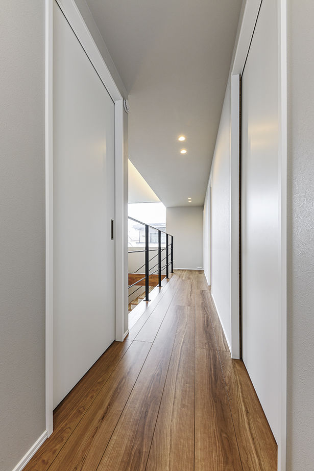 アールギャラリー(アールプランナー) 【2000万円台/30坪台/間取り有】モダンクラシックな塗り壁の外観。吹抜けとのギャップを楽しむ家の建築実例画像15