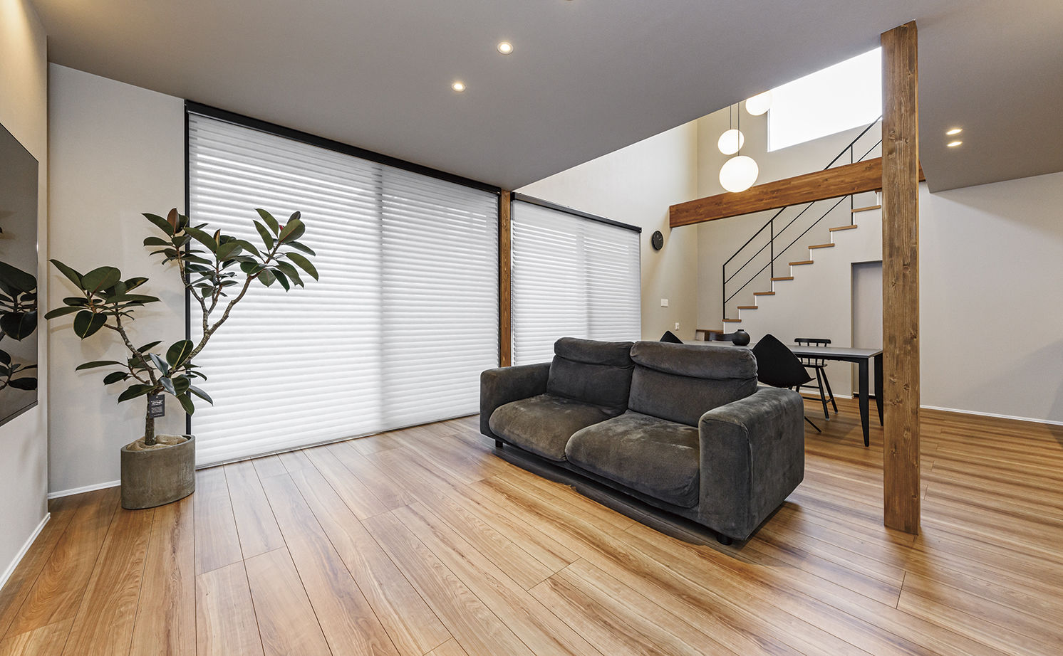 アールギャラリー(アールプランナー) 【2000万円台/30坪台/間取り有】モダンクラシックな塗り壁の外観。吹抜けとのギャップを楽しむ家の建築実例画像16