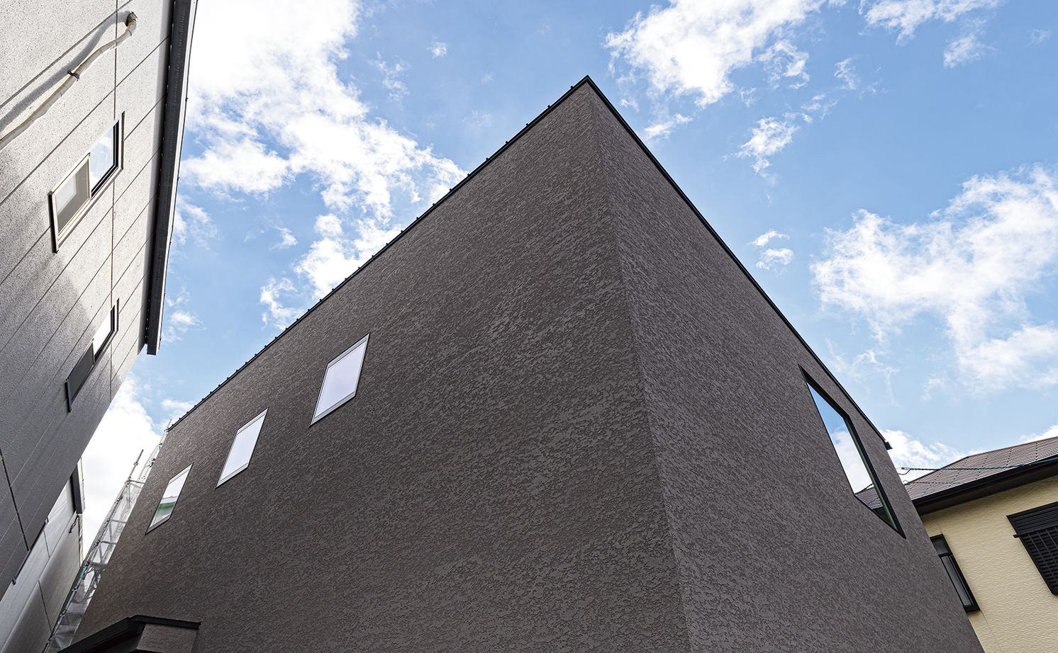 アールギャラリー(アールプランナー) 【2000万円台/30坪台/間取り有】モダンクラシックな塗り壁の外観。吹抜けとのギャップを楽しむ家の建築実例画像19