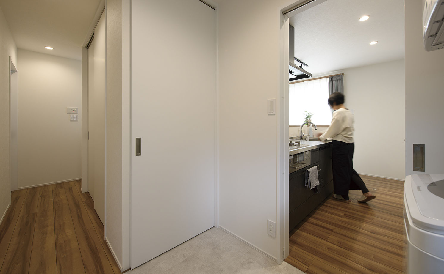 アールギャラリー(アールプランナー) 【2000万円台/36坪台/間取有】立地に左右されない、中庭のあるコートプラン。吹抜けが陽だまりを生み出す家の建築実例画像10