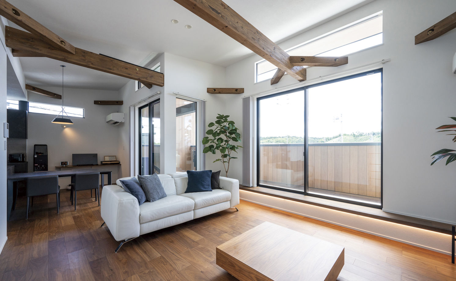 アールギャラリー(アールプランナー) 【2000万円台/37坪台/間取り有】カーテンいらずのリゾート空間。自然とともに暮らす、2階LDKの建築実例画像3