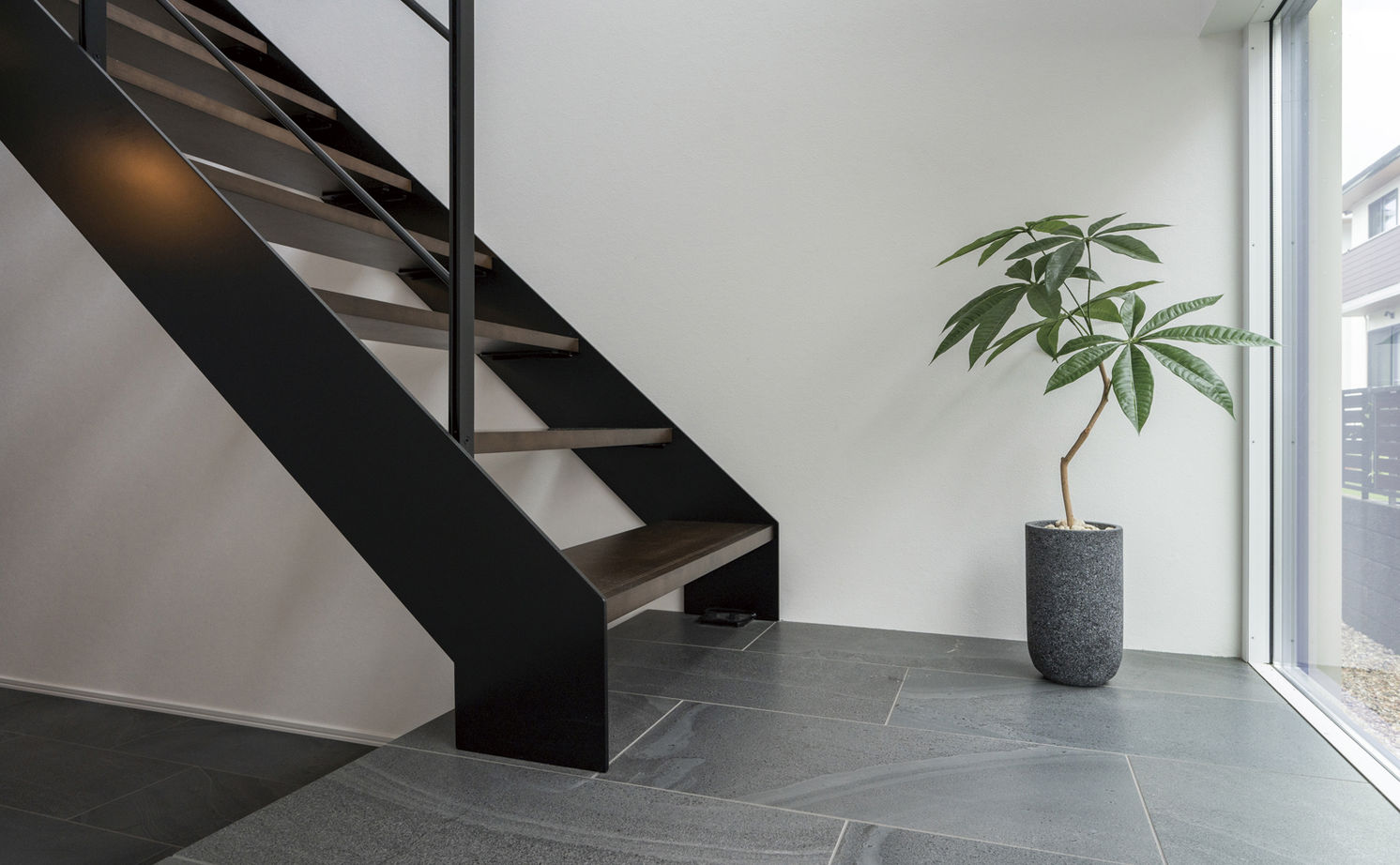 アールギャラリー(アールプランナー) 【2000万円台/37坪台/間取り有】カーテンいらずのリゾート空間。自然とともに暮らす、2階LDKの建築実例画像11