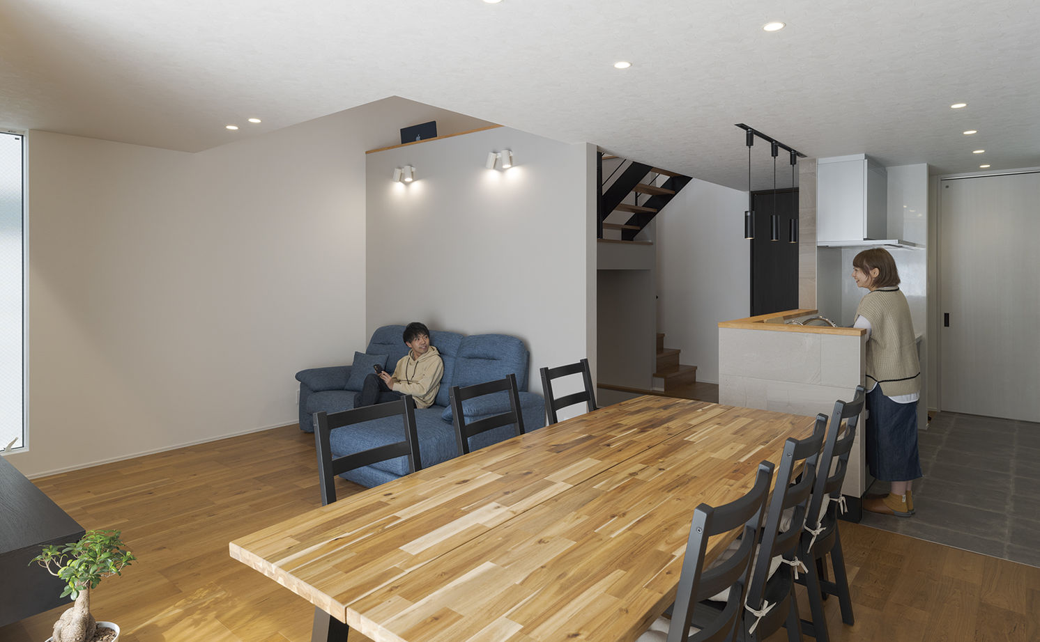 アールギャラリー(アールプランナー) 【3000万円台/40坪台/間取り図】吹抜けのタテ使いでスキップフロア＆ピットリビングを実現。屋上庭園も注目の建築実例画像4