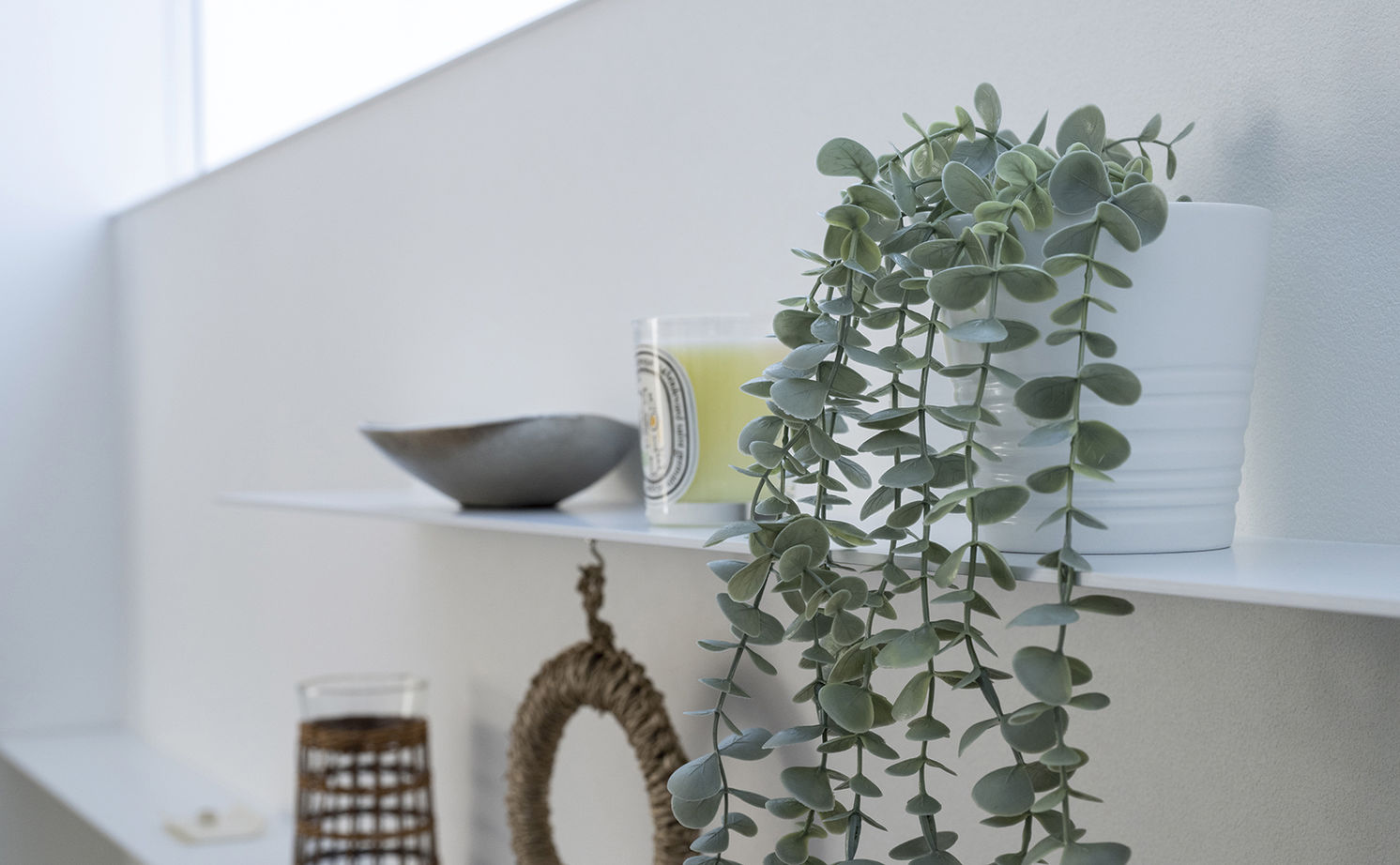 アールギャラリー(アールプランナー) 【2000万円台/35坪台/間取り有】吹付け壁の外観、造作のリビングドア＆吹抜け空間、シンプルモダンで創る家の建築実例画像19