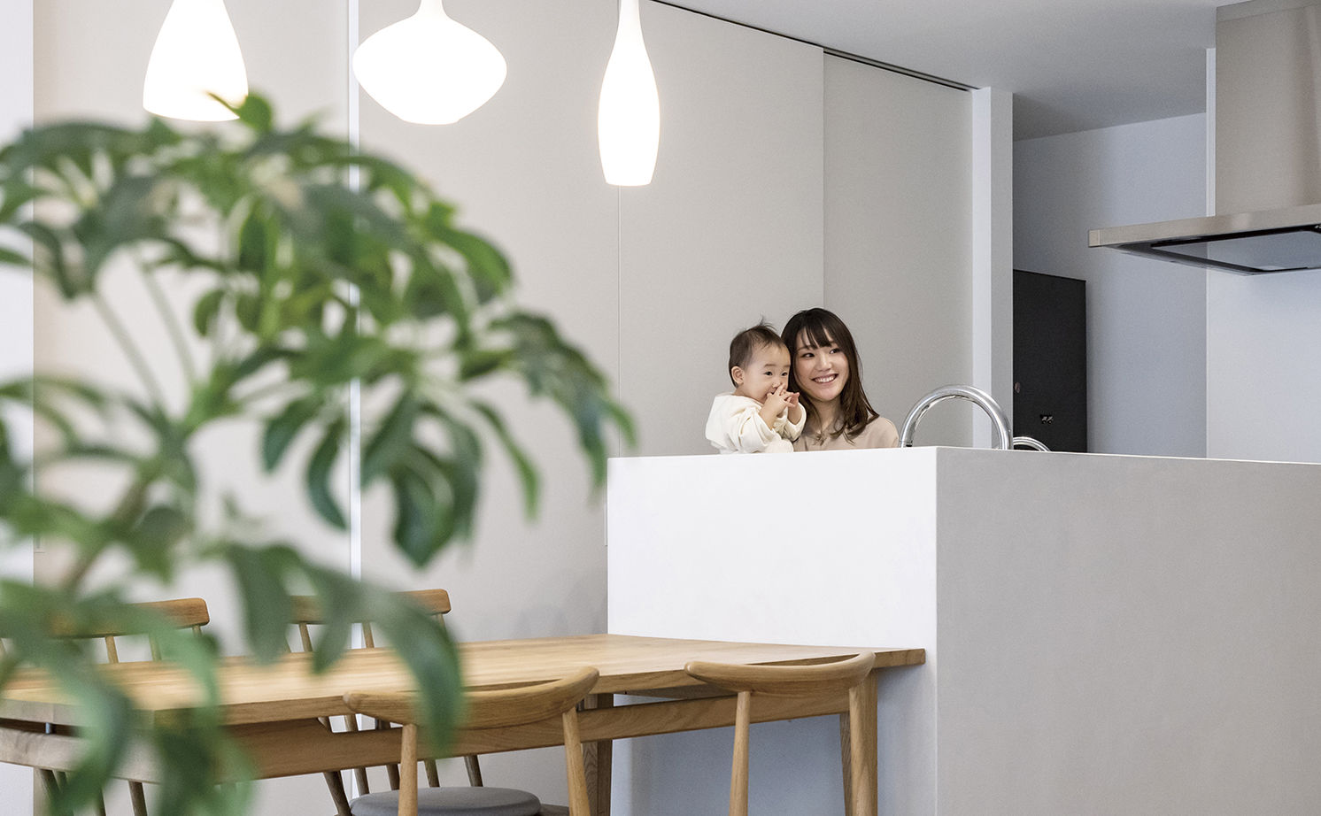 アールギャラリー(アールプランナー) 【2000万円台/40坪台/間取り有】吹付壁や無垢床の素材使いでシンプルさを磨く。ホワイト＆ウッドが似合う家の建築実例画像18