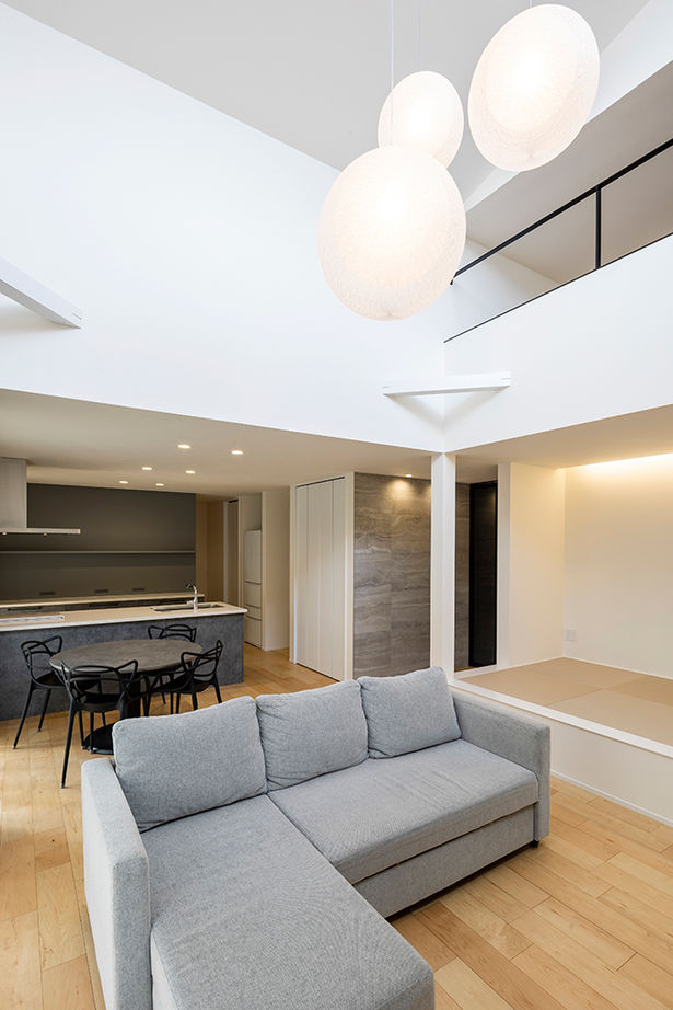 アールギャラリー(アールプランナー) 【平屋/3000万円台/30坪台/3LDK/間取り図】明るい空の景色が日常になる。天井高5ｍ超の吹抜けを叶えた平屋の建築実例画像2