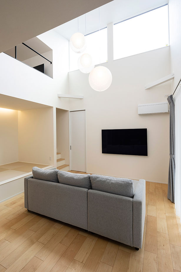 アールギャラリー(アールプランナー) 【平屋/3000万円台/30坪台/3LDK/間取り図】明るい空の景色が日常になる。天井高5ｍ超の吹抜けを叶えた平屋の建築実例画像5