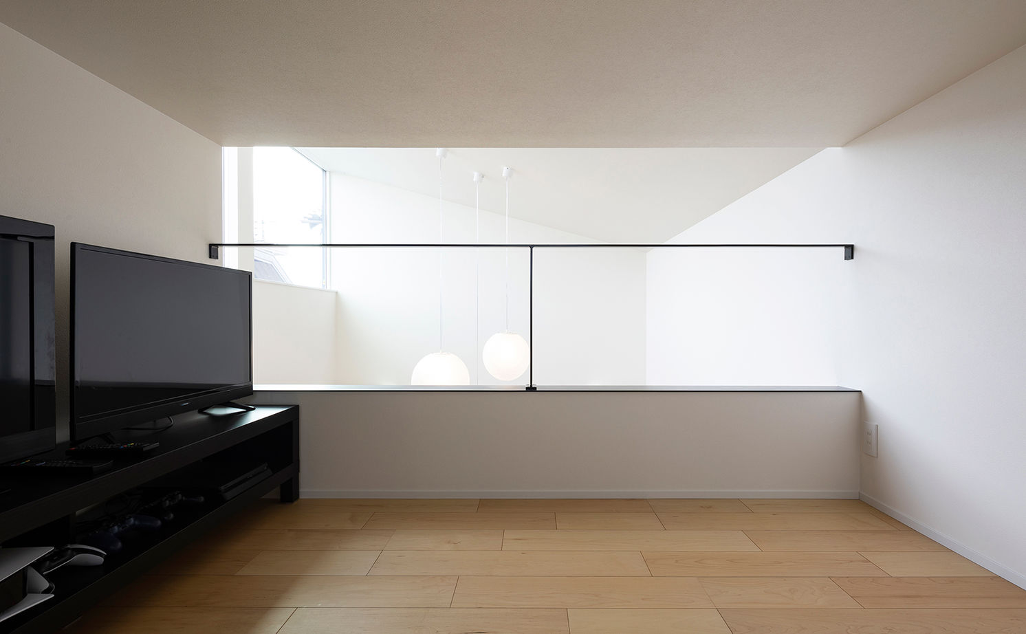 アールギャラリー(アールプランナー) 【平屋/3000万円台/30坪台/3LDK/間取り図】明るい空の景色が日常になる。天井高5ｍ超の吹抜けを叶えた平屋の建築実例画像9