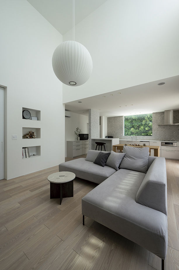 アールギャラリー(アールプランナー) 【2000万円台/40坪台/間取り有】色彩のバランスで創る、シンプルモダン。白の空間に緑景が溶け込む家の建築実例画像2