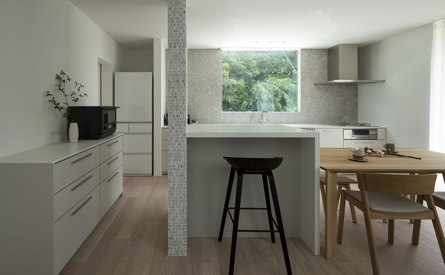 アールギャラリー(アールプランナー) 【2000万円台/40坪台/間取り有】色彩のバランスで創る、シンプルモダン。白の空間に緑景が溶け込む家の建築実例画像5