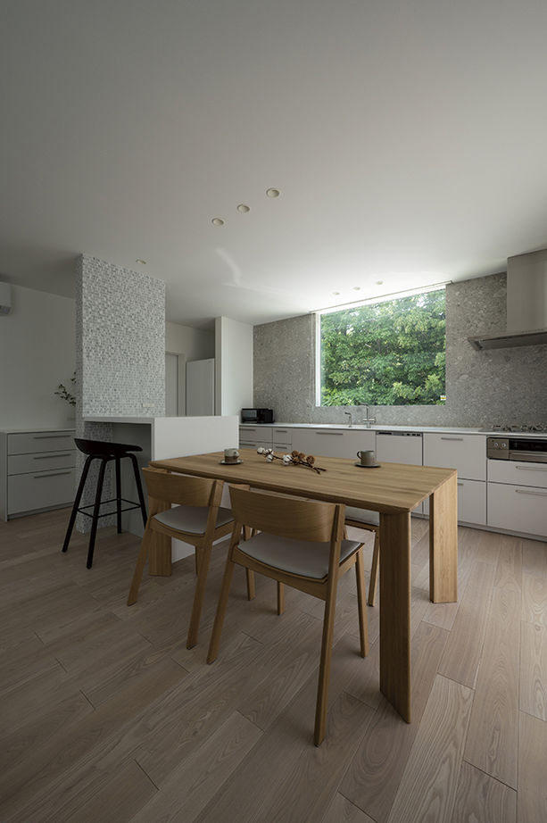 アールギャラリー(アールプランナー) 【2000万円台/40坪台/間取り有】色彩のバランスで創る、シンプルモダン。白の空間に緑景が溶け込む家の建築実例画像6