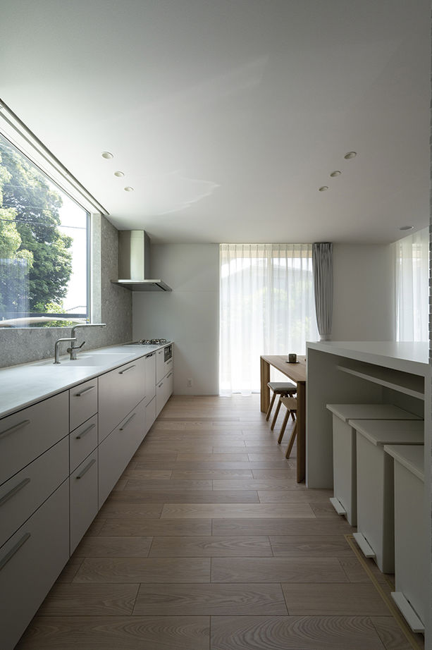 アールギャラリー(アールプランナー) 【2000万円台/40坪台/間取り有】色彩のバランスで創る、シンプルモダン。白の空間に緑景が溶け込む家の建築実例画像10