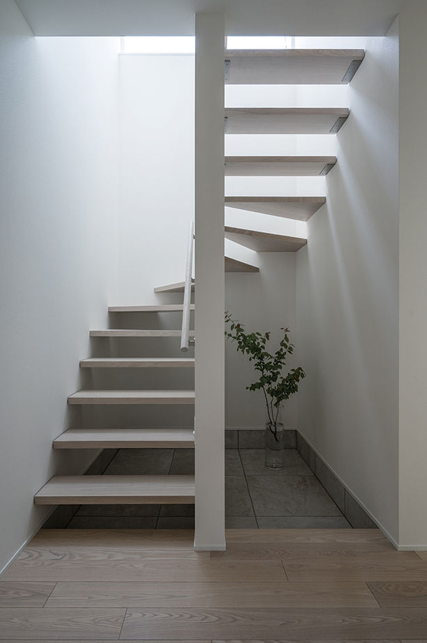 アールギャラリー(アールプランナー) 【2000万円台/40坪台/間取り有】色彩のバランスで創る、シンプルモダン。白の空間に緑景が溶け込む家の建築実例画像11