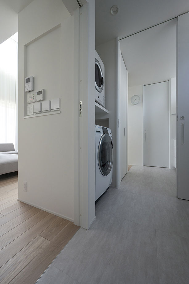 アールギャラリー(アールプランナー) 【2000万円台/40坪台/間取り有】色彩のバランスで創る、シンプルモダン。白の空間に緑景が溶け込む家の建築実例画像12