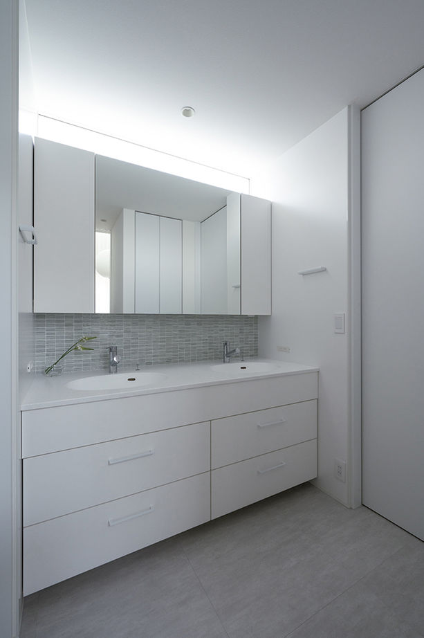 アールギャラリー(アールプランナー) 【2000万円台/40坪台/間取り有】色彩のバランスで創る、シンプルモダン。白の空間に緑景が溶け込む家の建築実例画像13