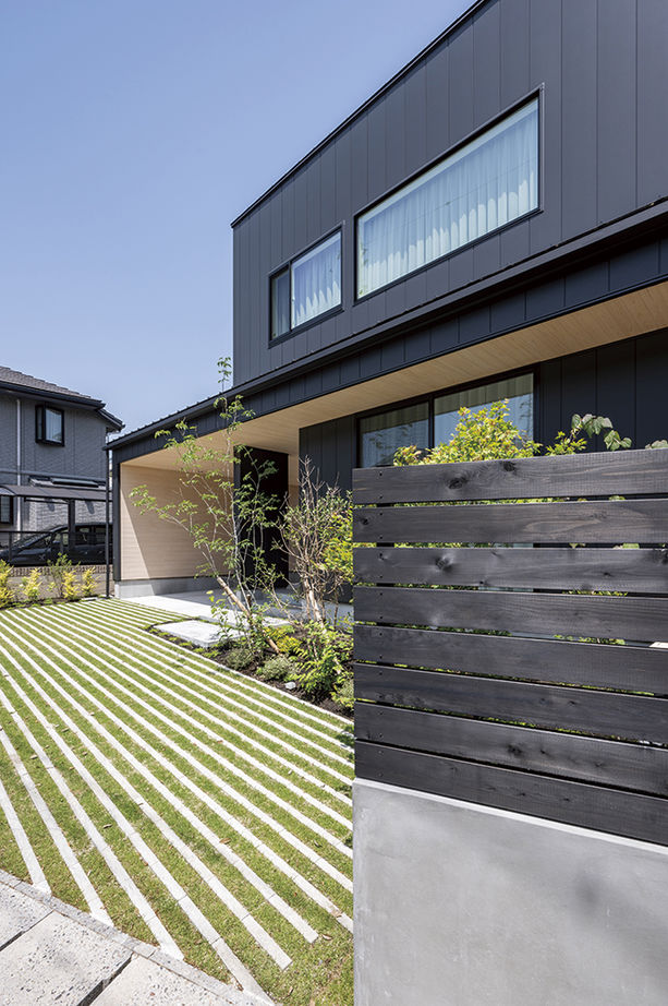 アールギャラリー(アールプランナー) 【2000万円台/40坪台/間取り有】色彩のバランスで創る、シンプルモダン。白の空間に緑景が溶け込む家の建築実例画像16